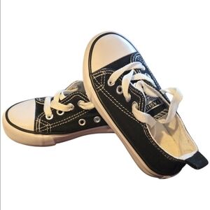 Fashion Kids Black and White Canvas Sneakers-Size 7